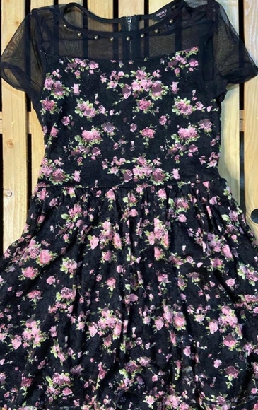 Floral lace dress - Picture 2 of 7